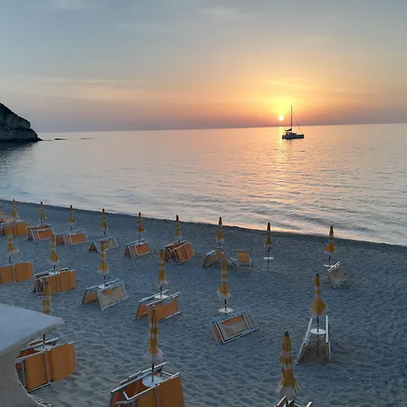 Le Roccette Mare & Restaurant Апарт-отель Тропея