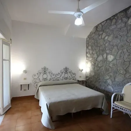 Le Roccette Mare & Restaurant Тропея