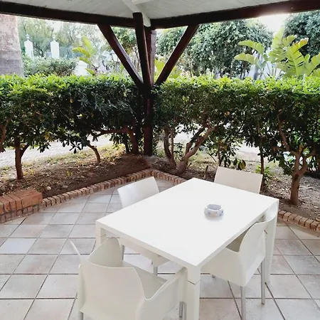 Hotel apartamentowy Le Roccette Mare & Restaurant 3*