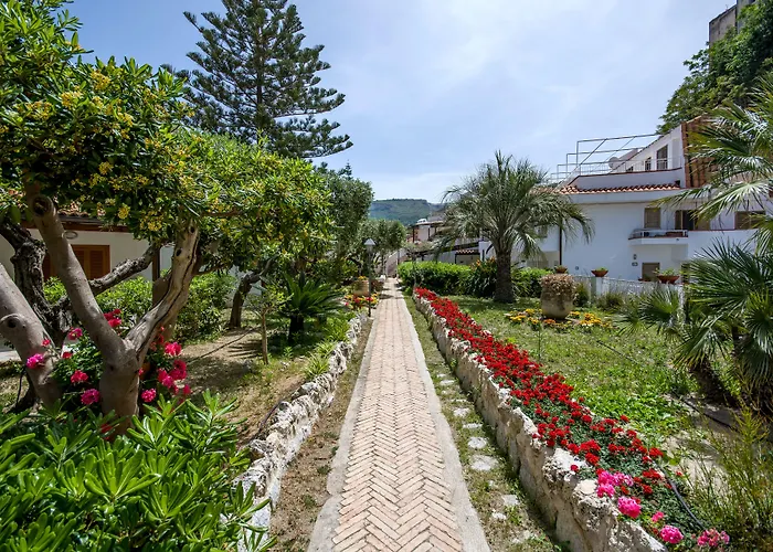 Le Roccette Mare & Restaurant מלון דירות 3*