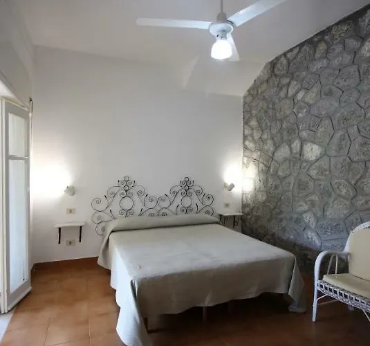 Le Roccette Mare & Restaurant טרופאה